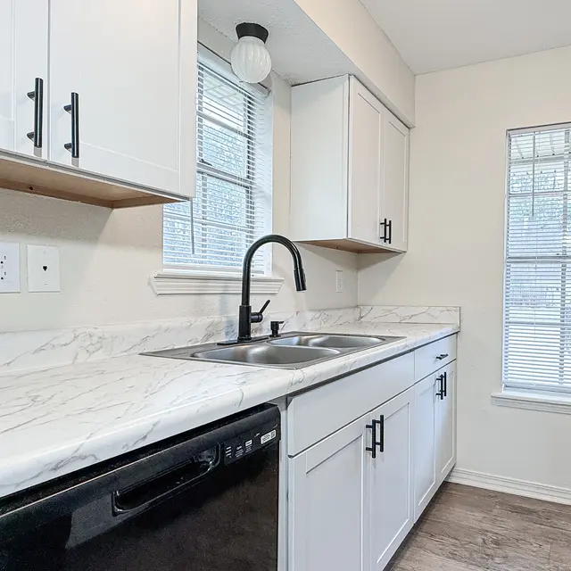 Chapman at Abita Springs Apartment Homes — interior and grounds view 7