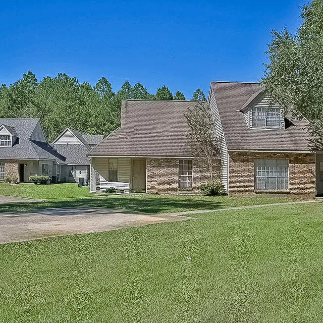 Chapman at Abita Springs Apartment Homes — interior and grounds view 19