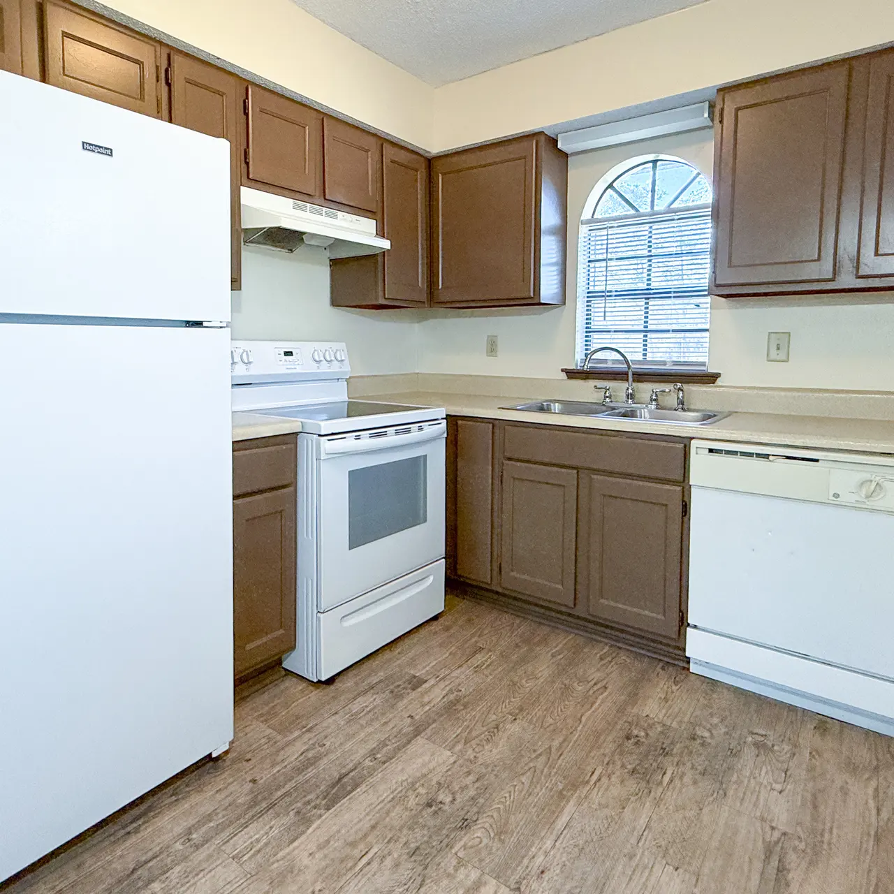 Snead at Abita Springs Apartment Homes — interior and grounds view 6